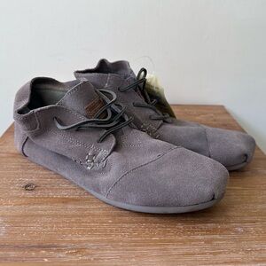 TOMS | W7 | NEW!! Gray Suede Moccasin Boot
